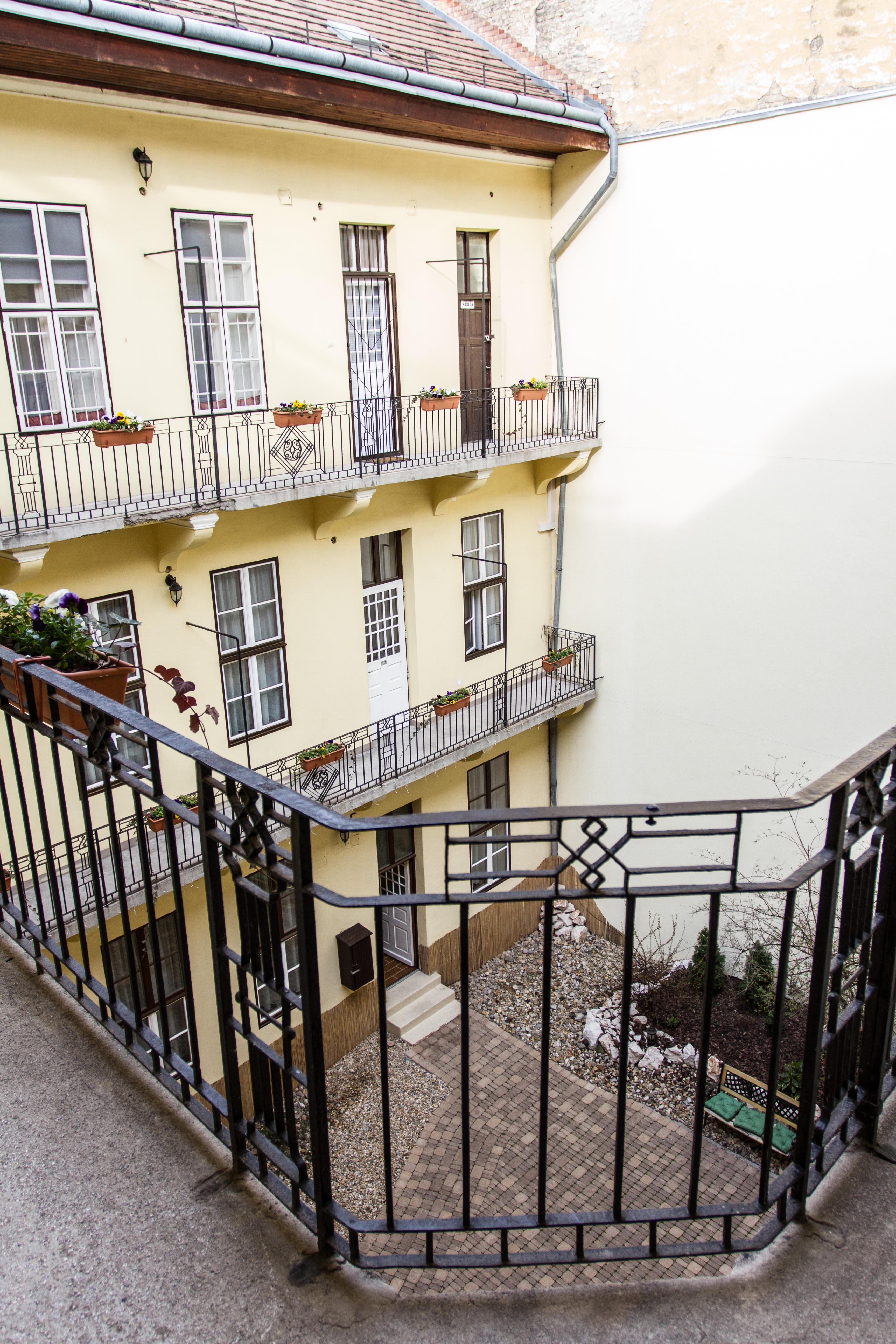 Central Hotel 21 And Apartments Budapest Luaran gambar