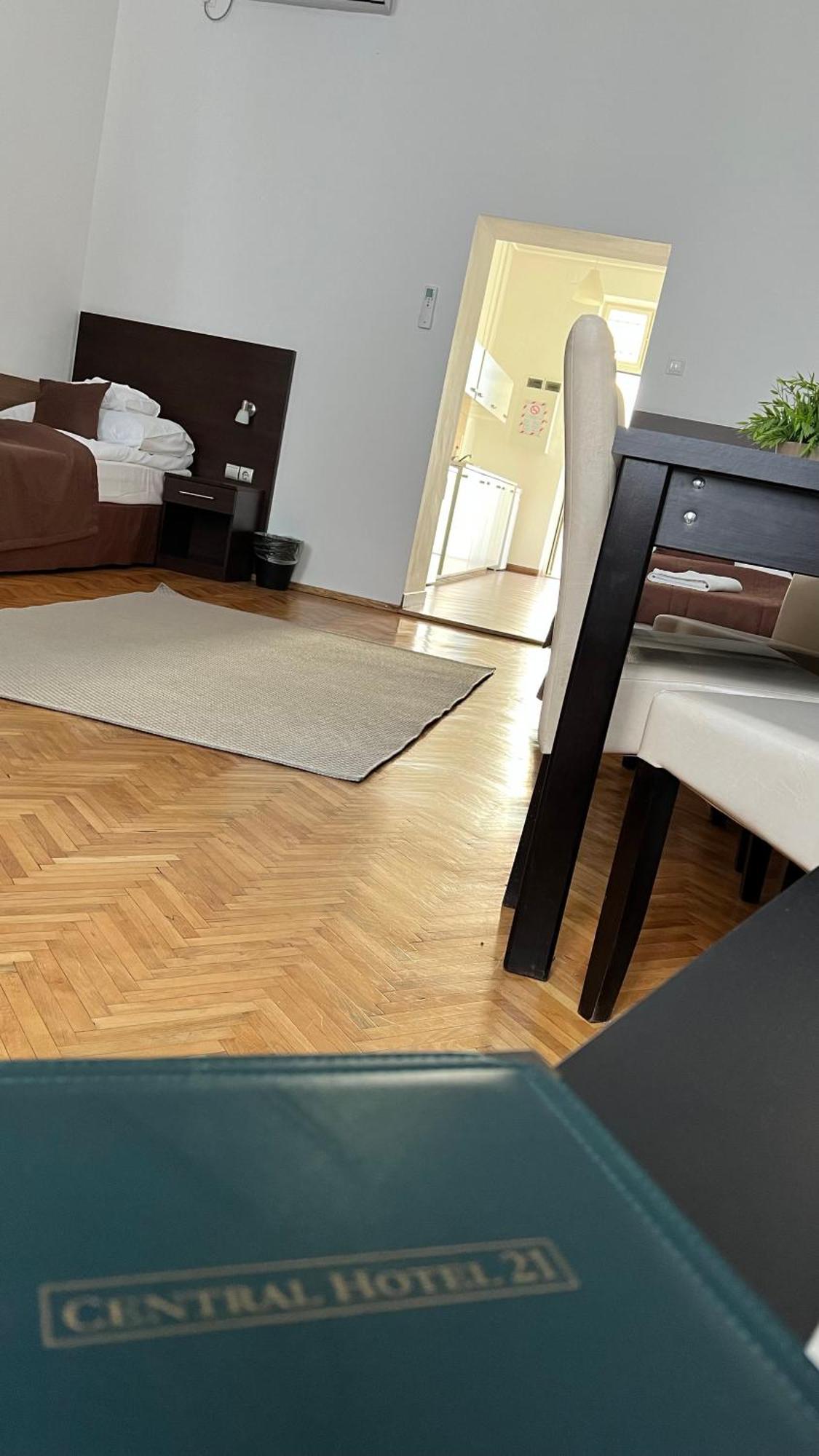 Central Hotel 21 And Apartments Budapest Luaran gambar