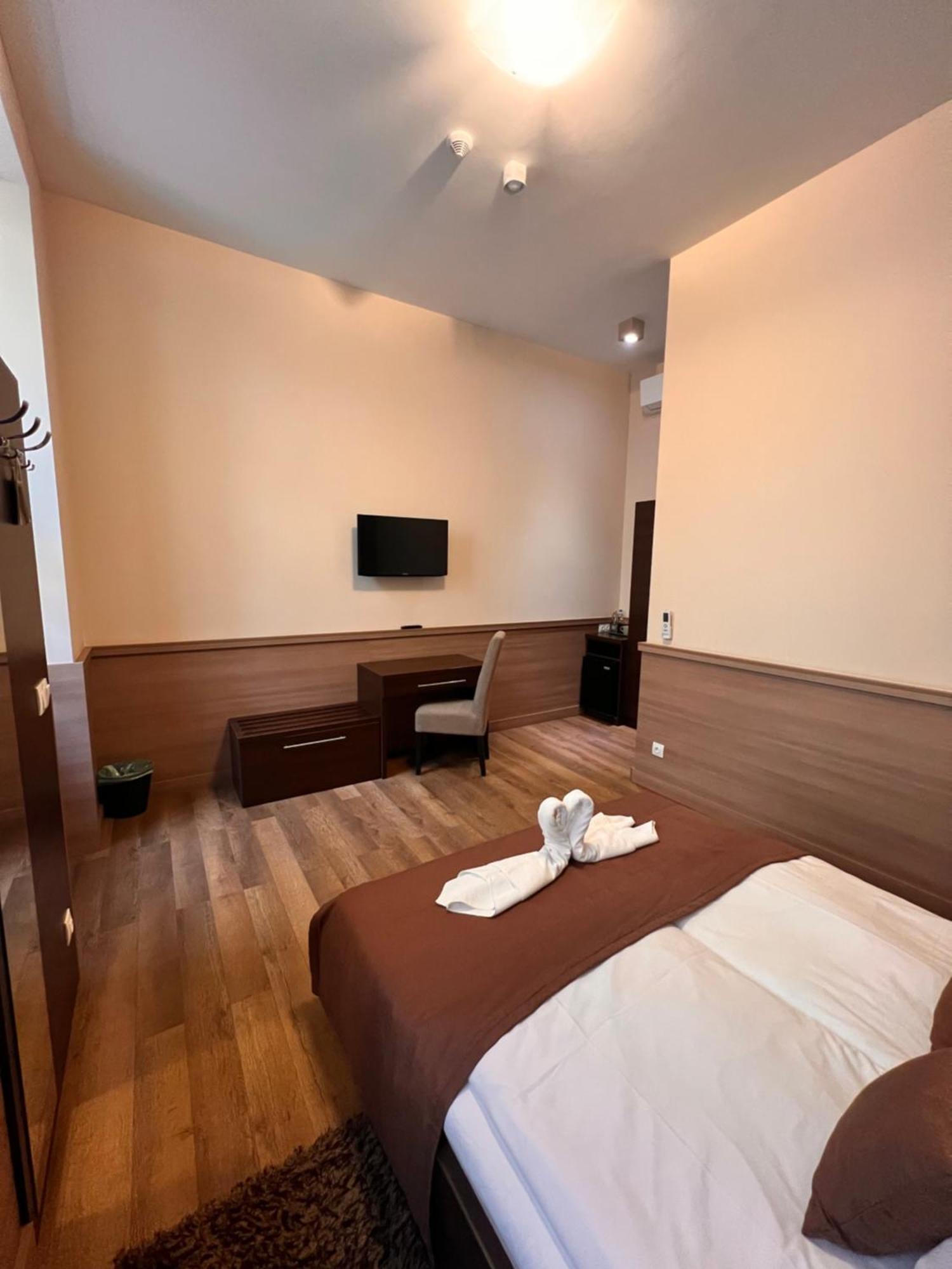 Central Hotel 21 And Apartments Budapest Bilik gambar